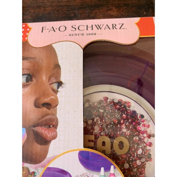 F.A.O. Schwarz Street Chic Nails Custom Studio Kit With 47 Pieces For Ages 8+ - Picture 2 of 6